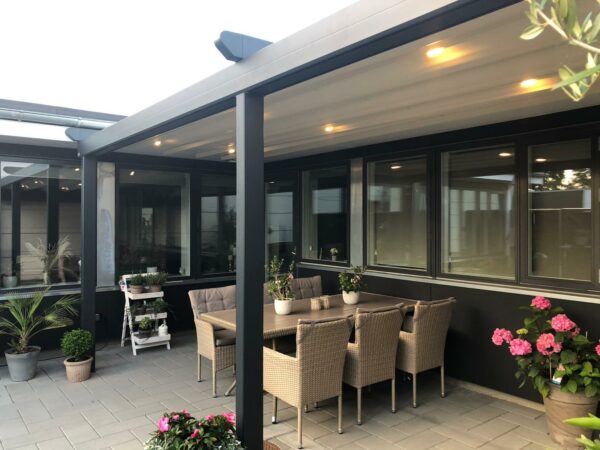 dinning under pergola